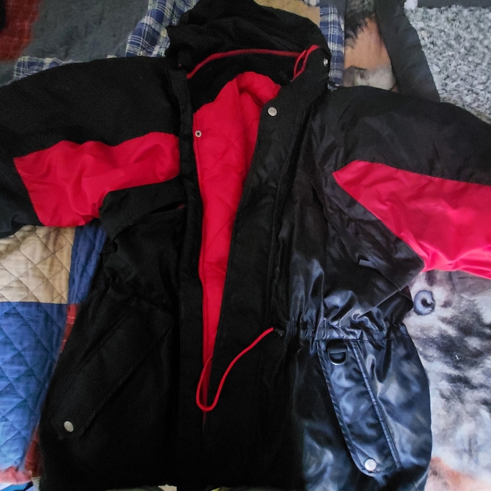 Limited Marlboro compass puffer ski jacket xl ..Over 25 years old ..VINTAGE.RARE